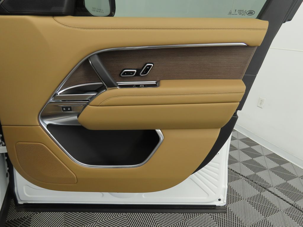 2025 Land Rover Range Rover SE photo 22
