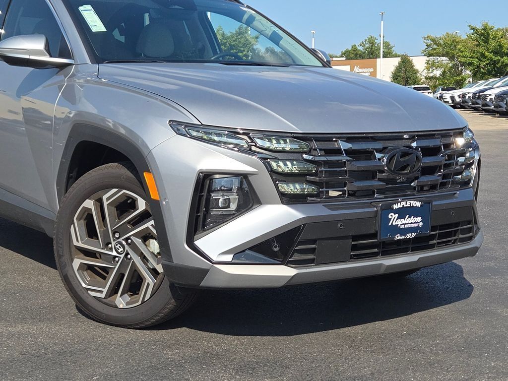 2025 Hyundai Tucson Limited photo 2