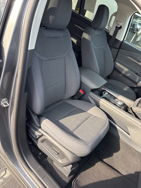 2025 Ford Explorer photo 27