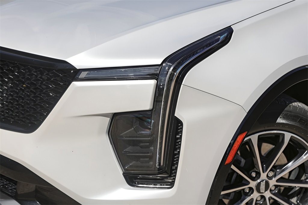 2024 Cadillac XT4 Sport photo 2