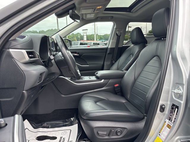 2024 Toyota Highlander LE photo 11