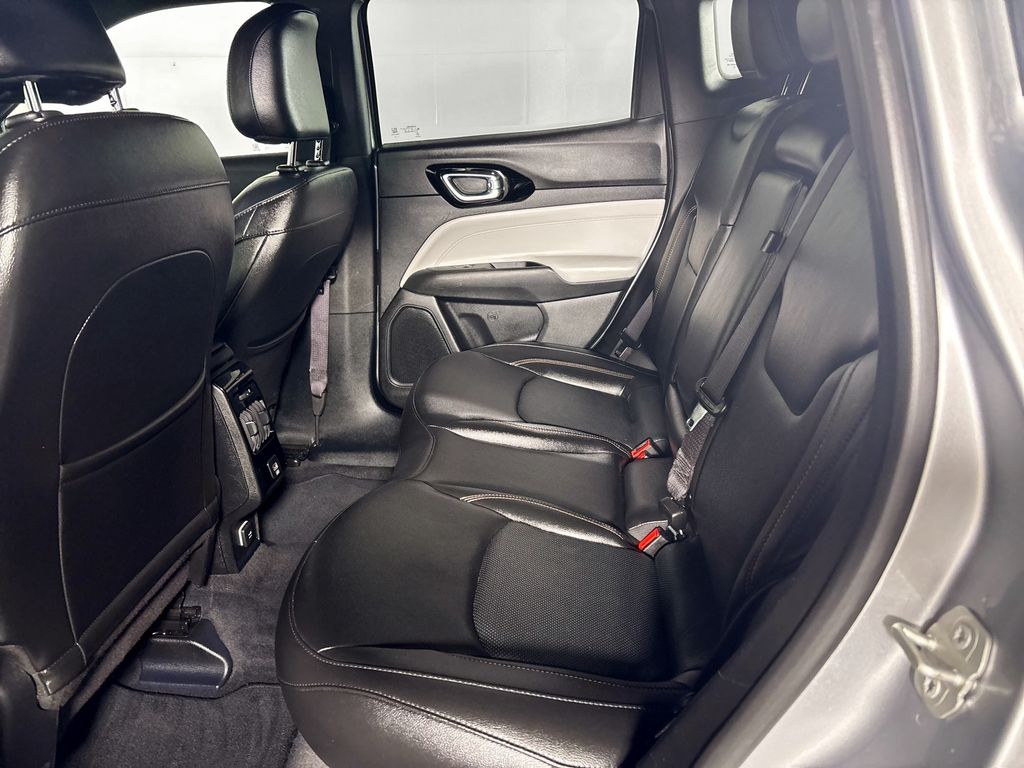 2023 Jeep Compass Limited photo 11