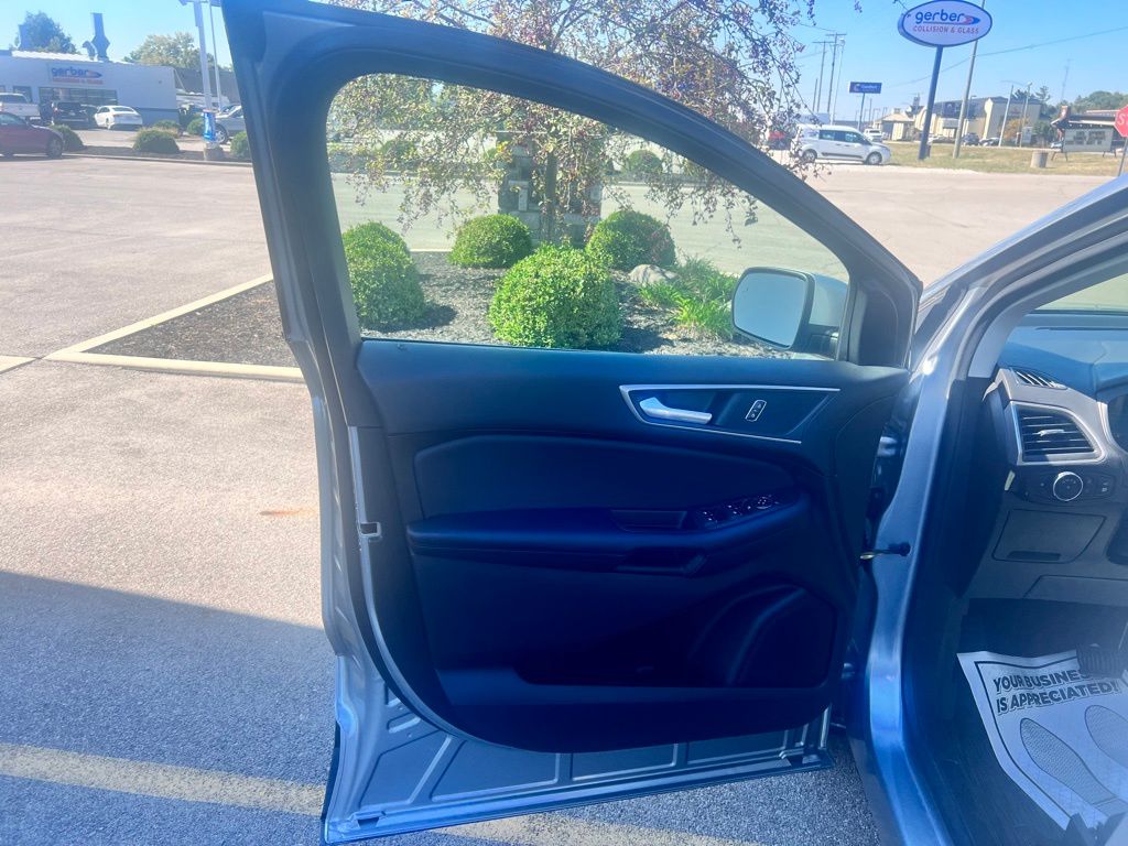 2022 Ford Edge SEL photo 14