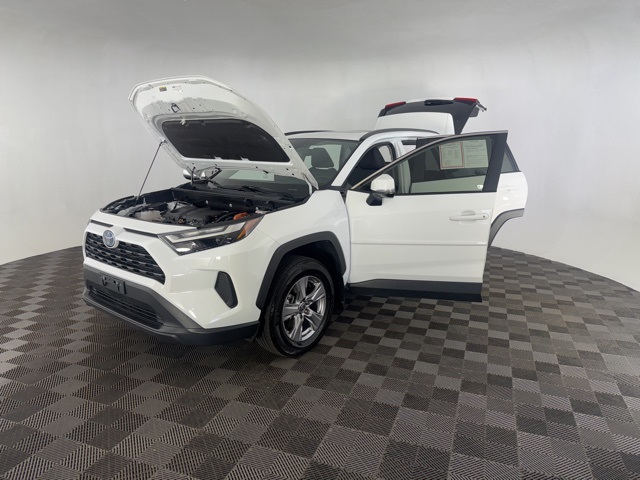 2022 Toyota RAV4 Hybrid XLE photo 18
