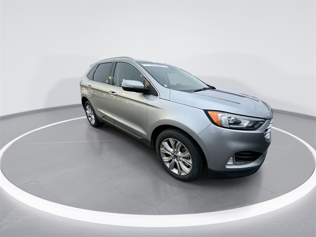 2021 Ford Edge Titanium photo 2