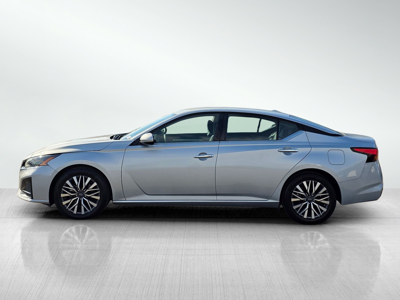 2023 Nissan Altima 2.5 SV photo 4