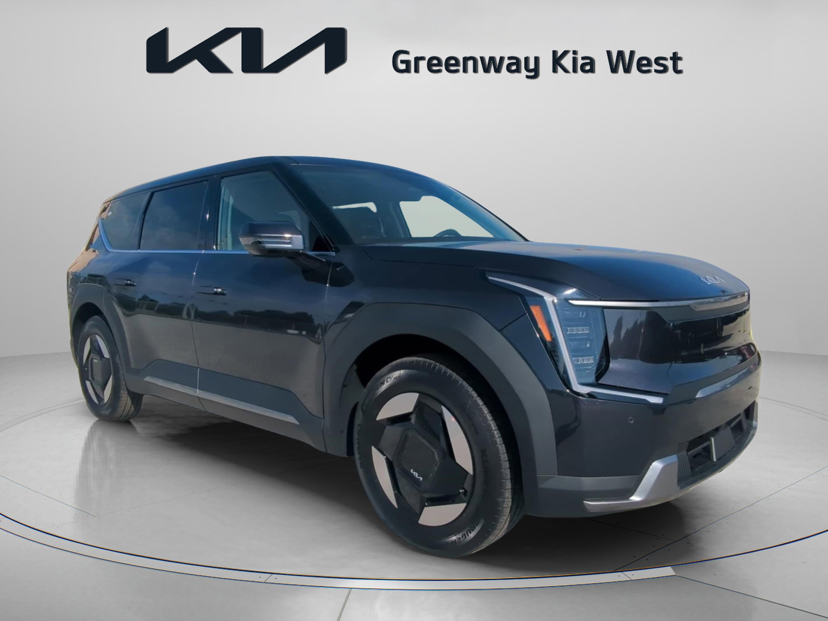 2026 Kia EV9 Light's photo