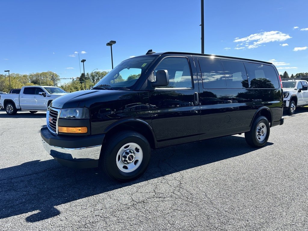 2025 Gmc Savana Passenger 2500 LT photo 2