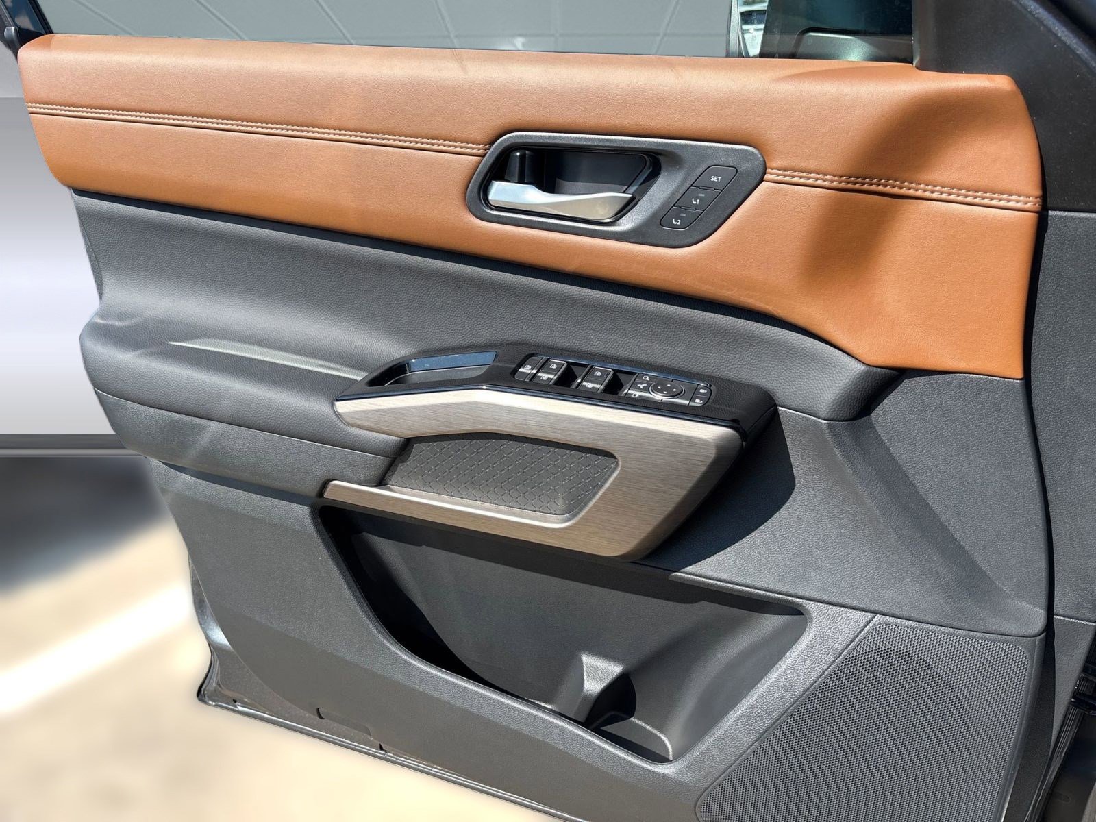 2025 Nissan Pathfinder Platinum photo 10