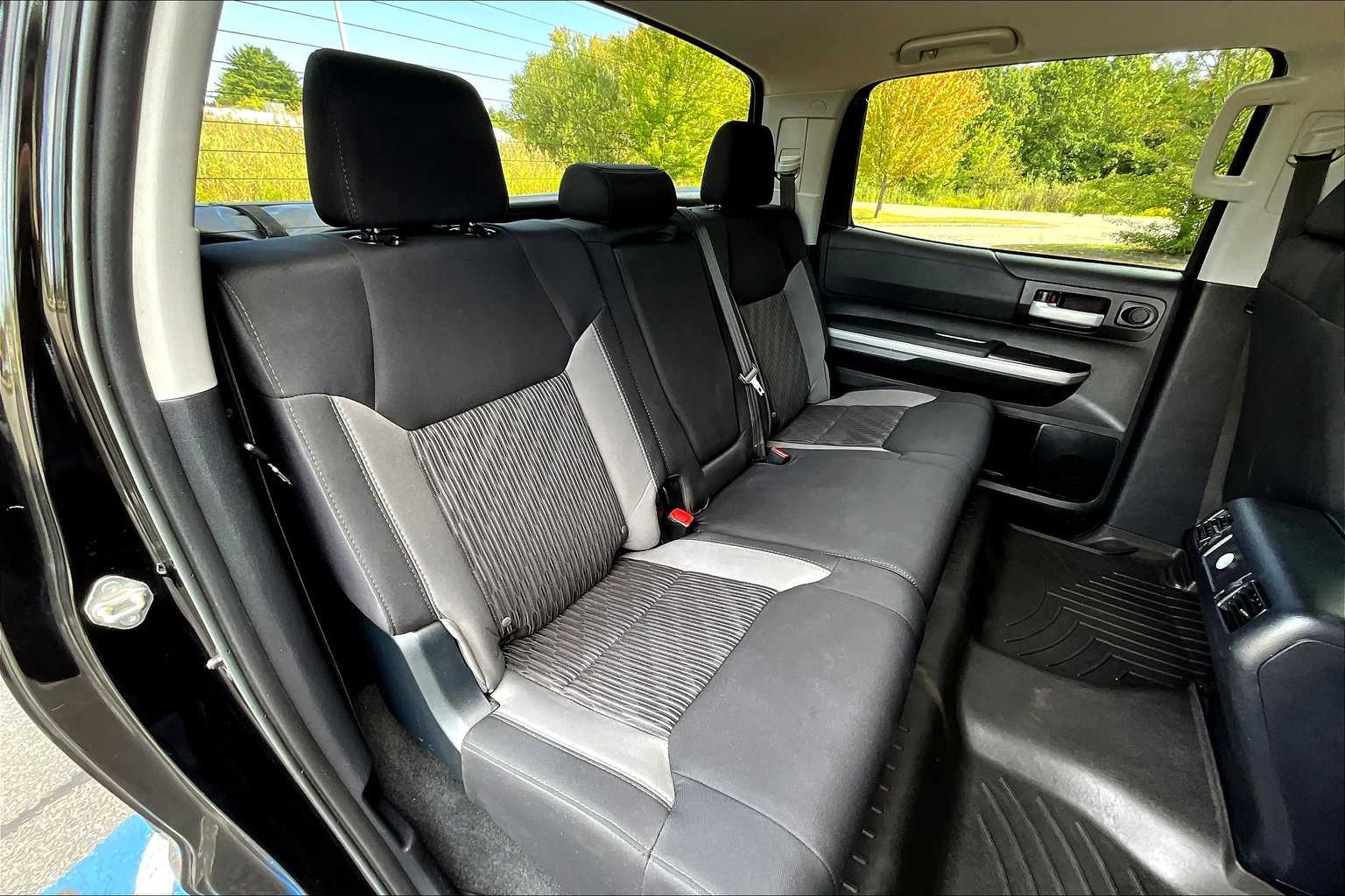 2017 Toyota Tundra SR5 photo 19