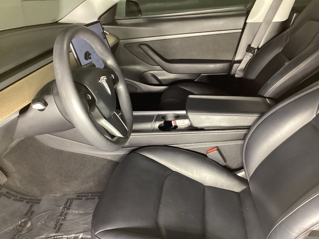 2021 Tesla Model 3 Standard Range Plus photo 4