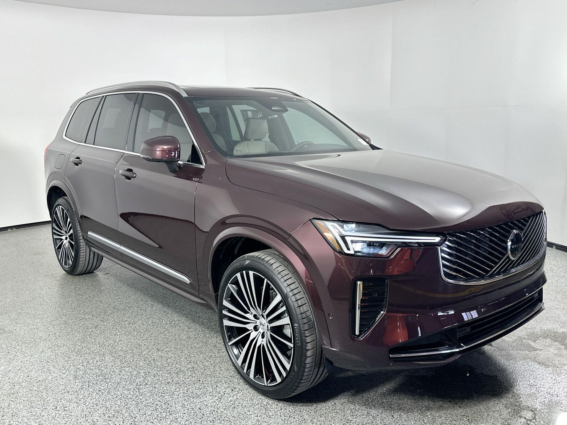 2026 Volvo XC90 B5 AWD Plus photo 3