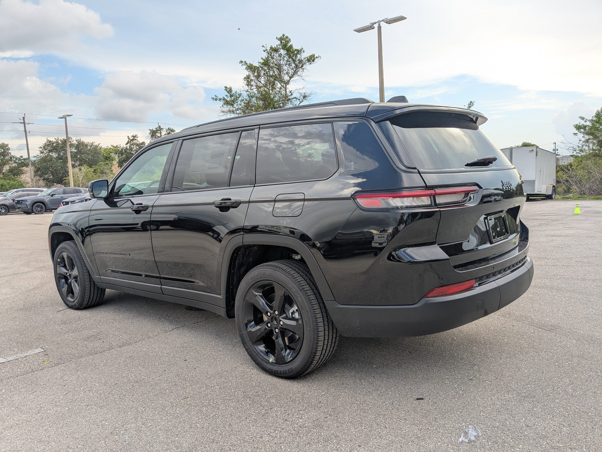 2025 Jeep Grand Cherokee Altitude photo 5