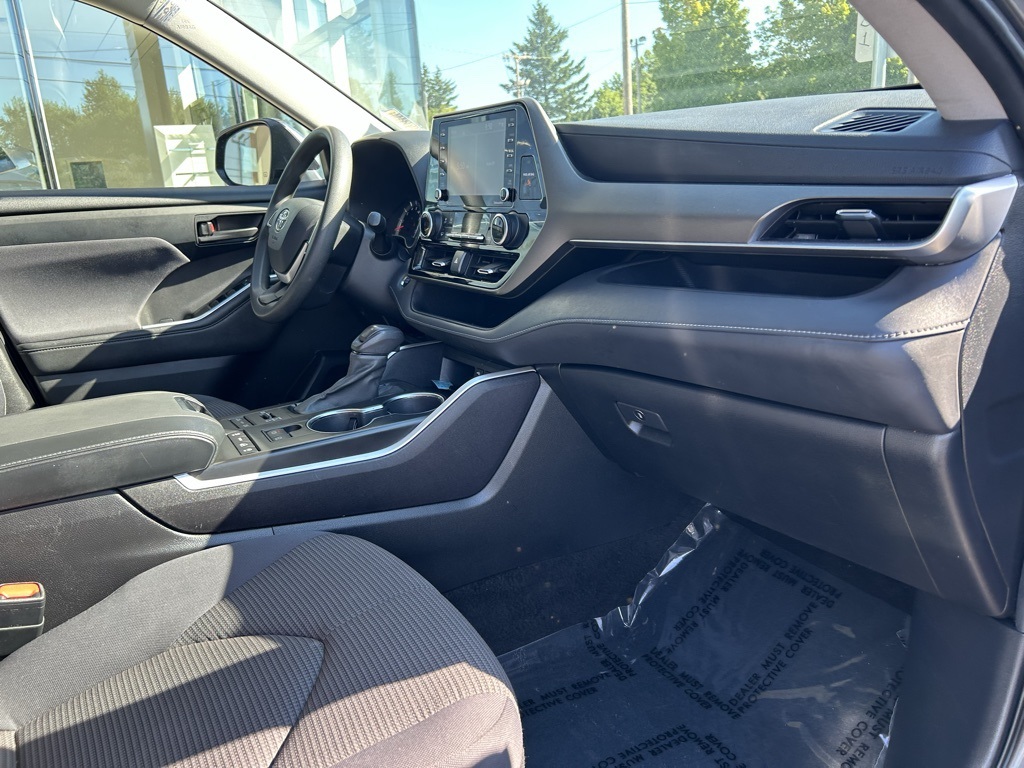 2022 Toyota Highlander L photo 26