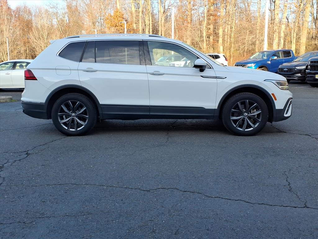 2022 Volkswagen Tiguan SE's photo