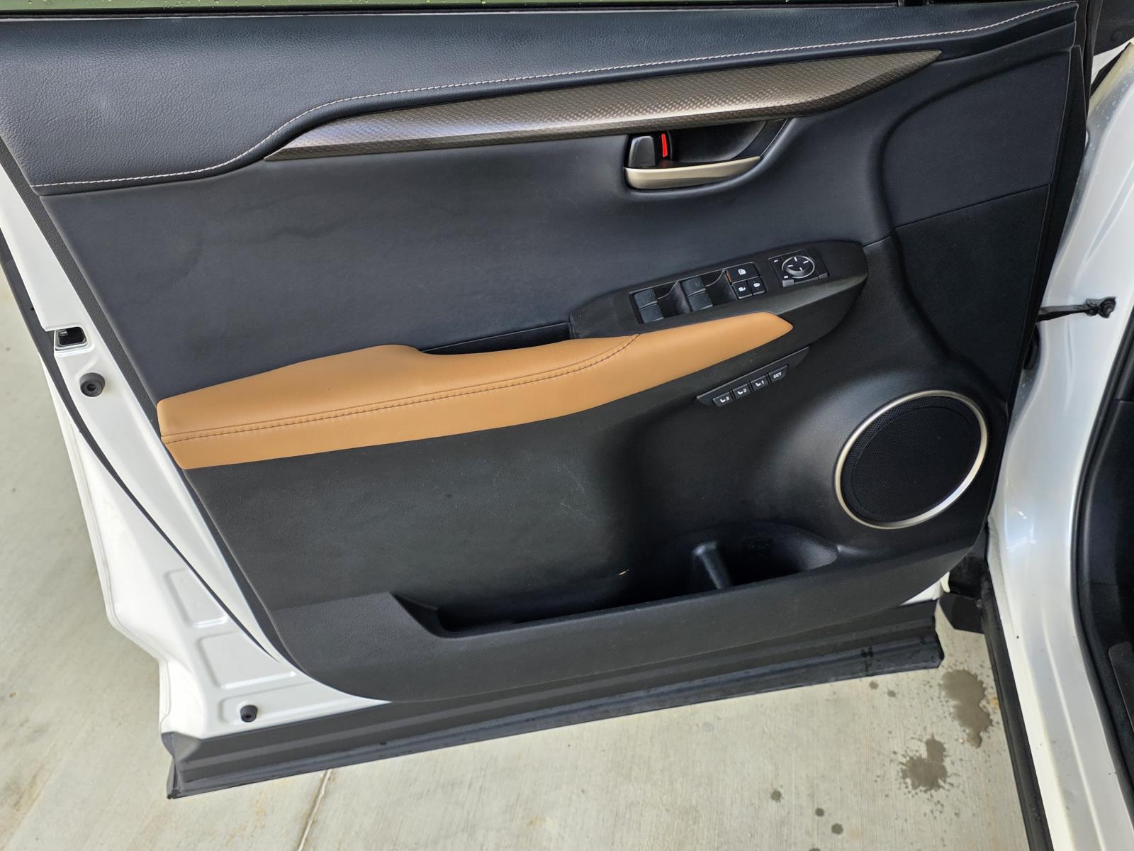 2017 Lexus NX 200t Luxury photo 25