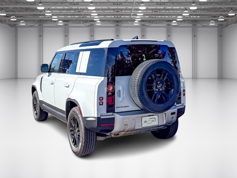 2025 Land Rover Defender 110 S photo 3