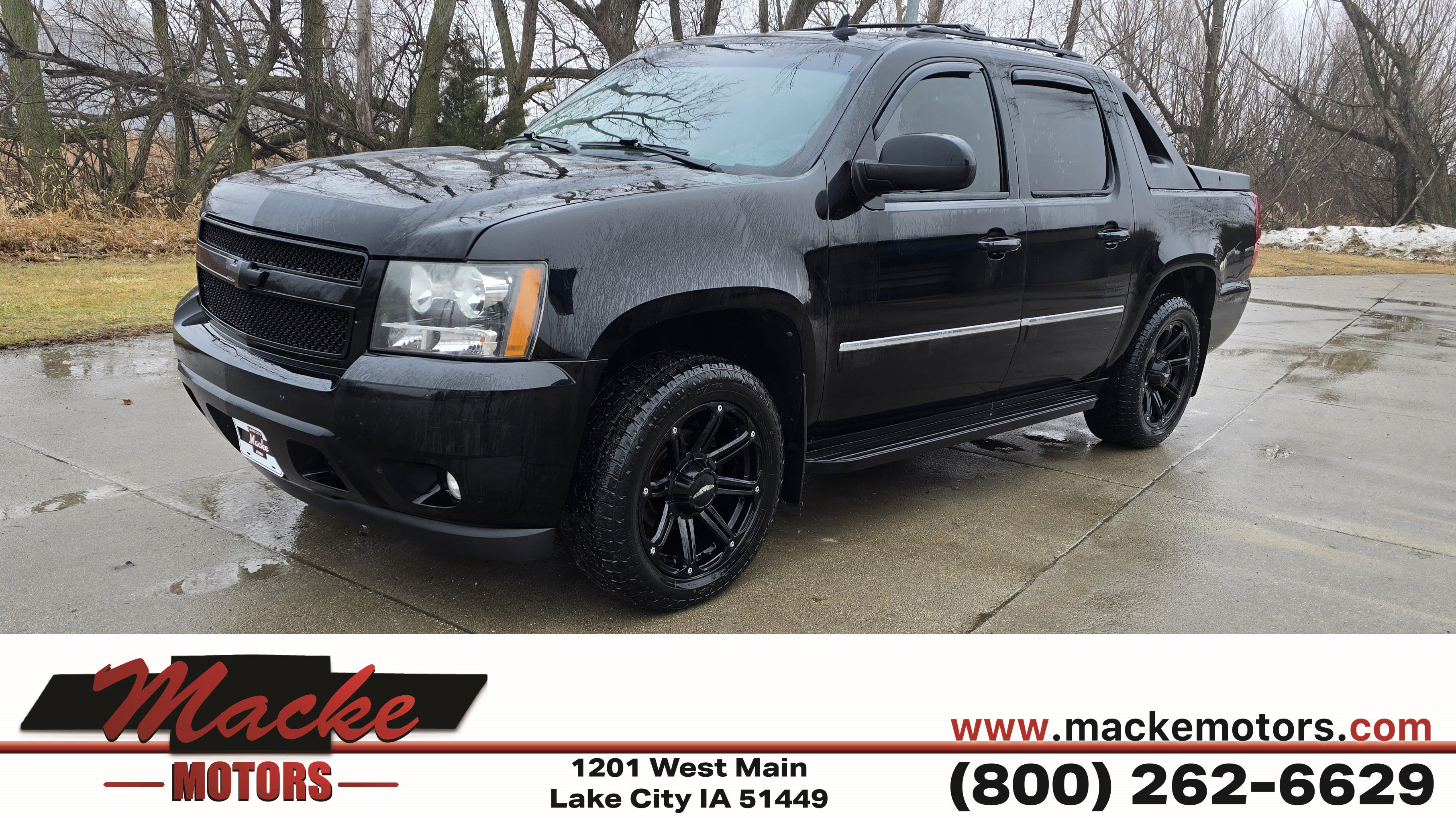 2010 Chevrolet Avalanche LTZ's photo