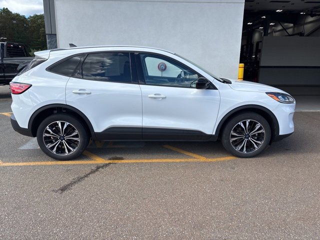 2022 Ford Escape SE photo 4