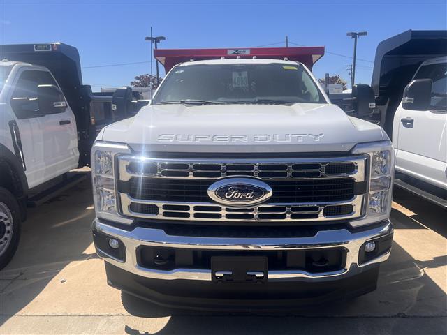 2023 Ford F-350 XL photo 2