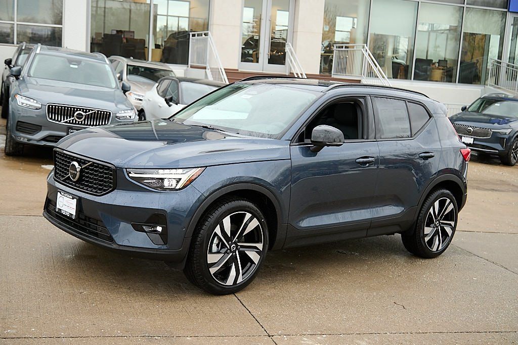 2026 VOLVO XC40 - Image 5