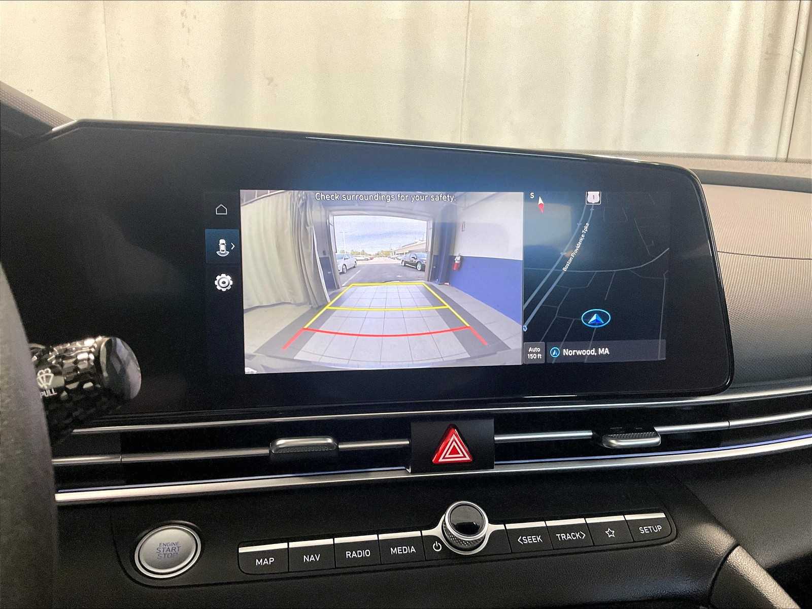 2024 Hyundai Elantra SEL photo 19