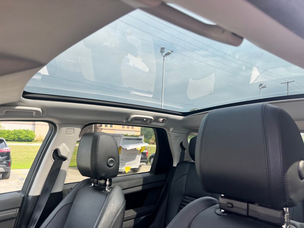 2020 Land Rover Discovery Sport S photo 12