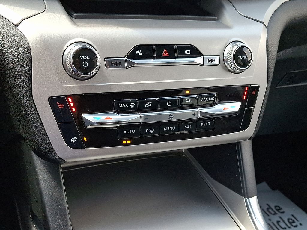 2022 Ford Explorer XLT photo 14
