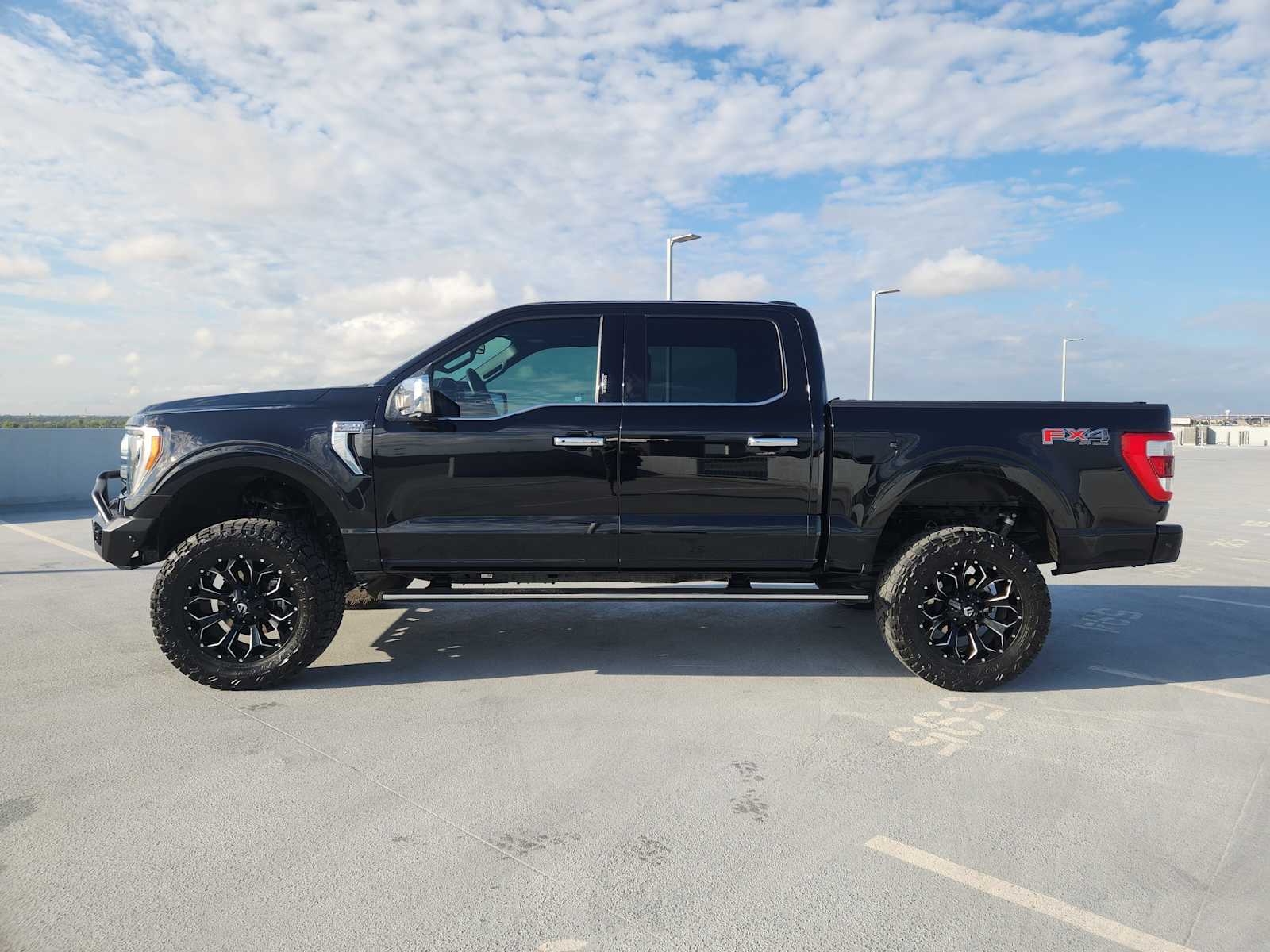 2023 Ford F-150 Platinum photo 4