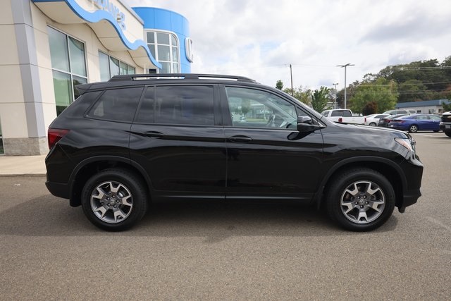 2022 Honda Passport TrailSport photo 2