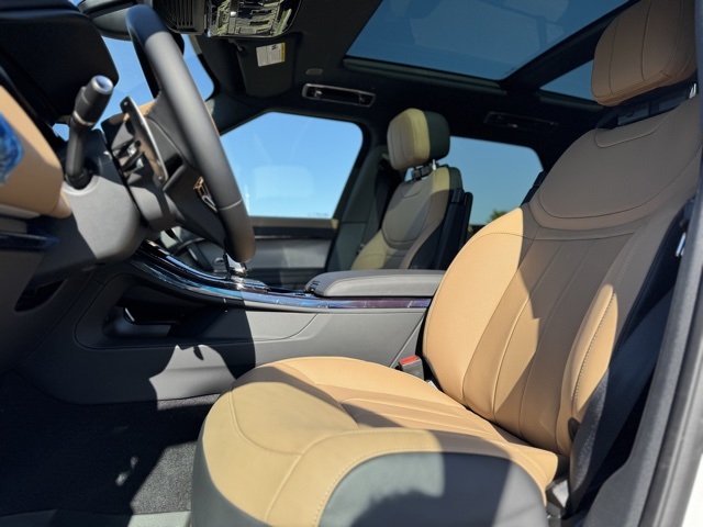 2025 Land Rover Range Rover Sport SE photo 14
