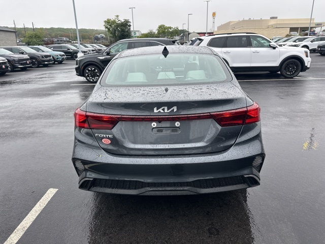 2023 Kia Forte LXS photo 5