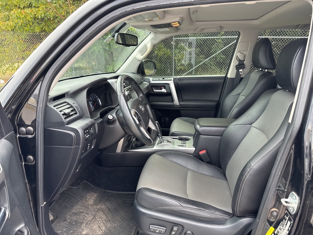2016 Toyota 4Runner Base photo 4