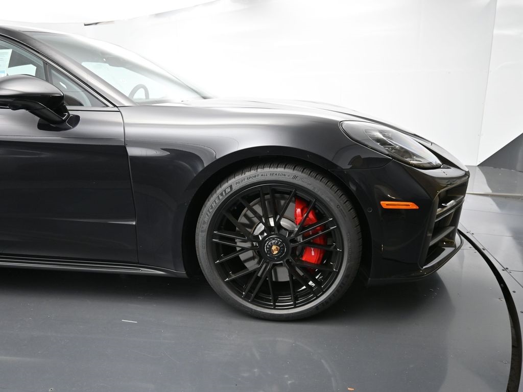 2026 Porsche Panamera GTS photo 18