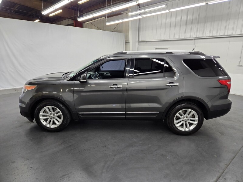 2015 Ford Explorer XLT photo 2