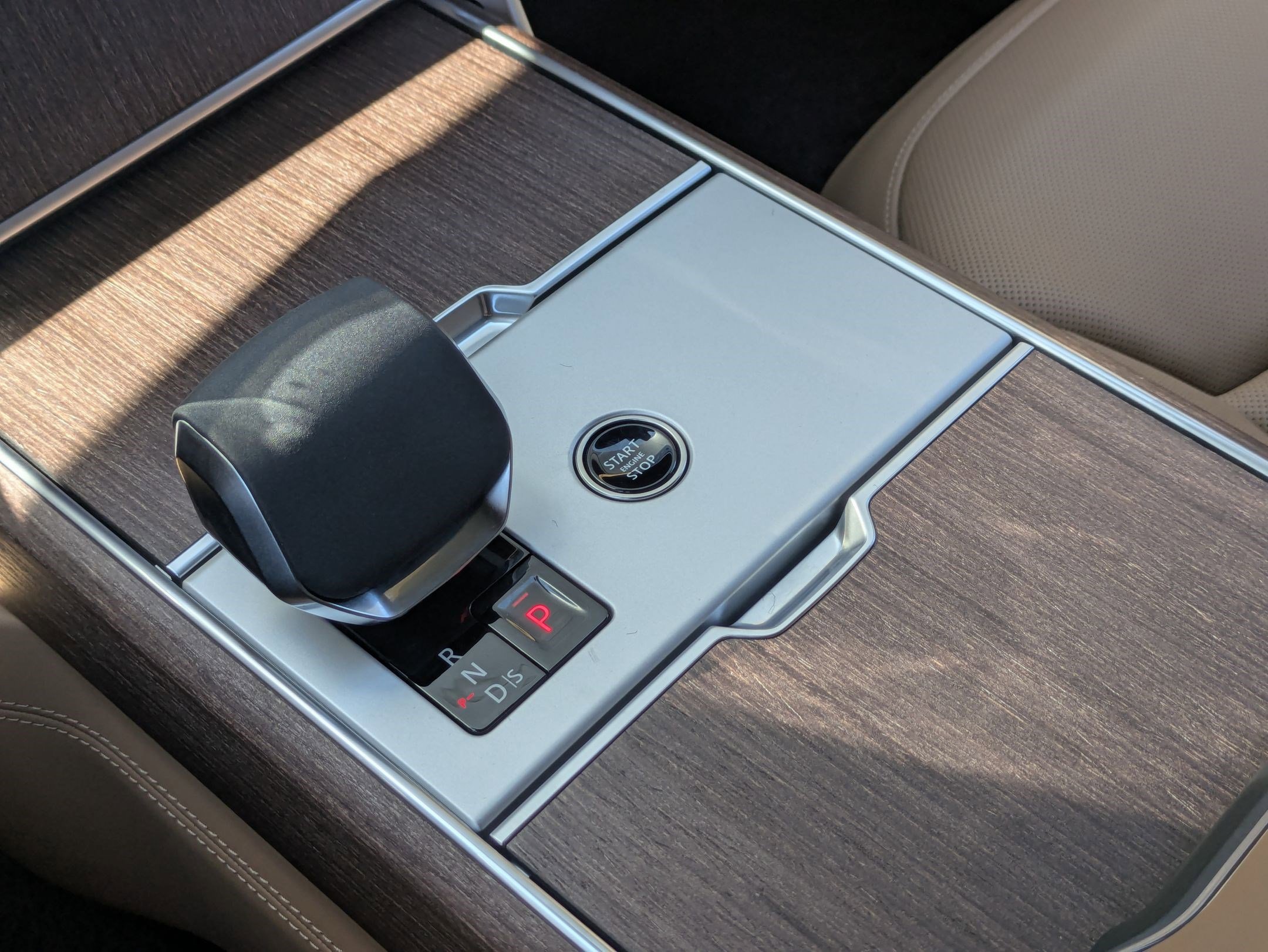 2025 Land Rover Range Rover SE photo 11