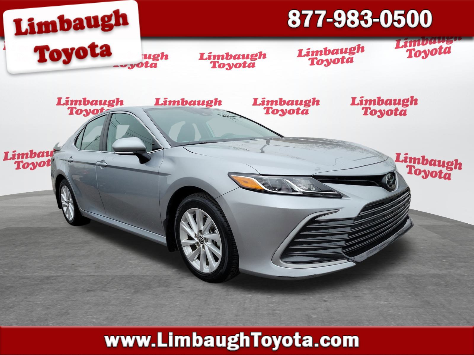 2024 Toyota Camry LE's photo