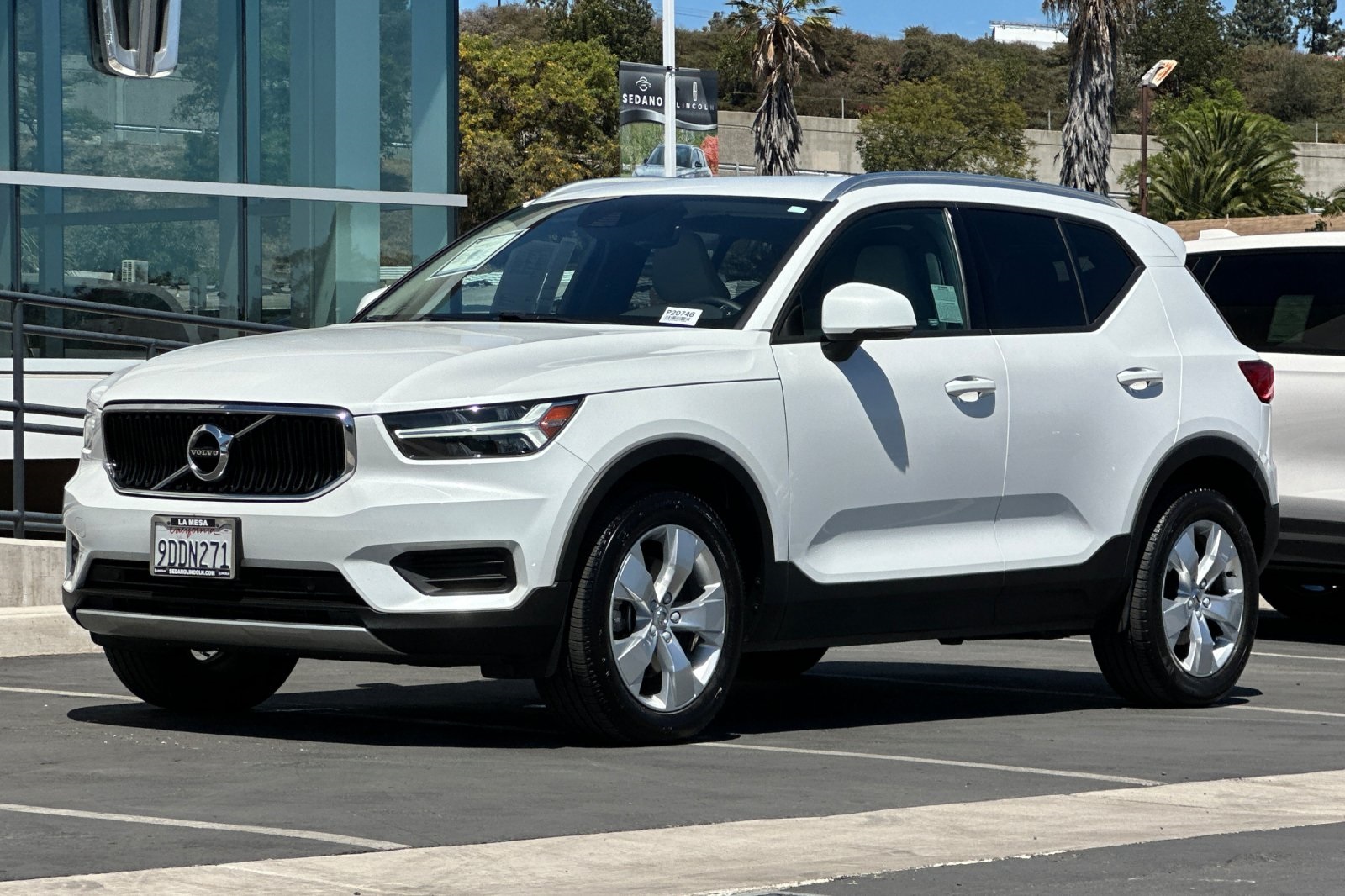 2022 Volvo XC40 Momentum photo 4