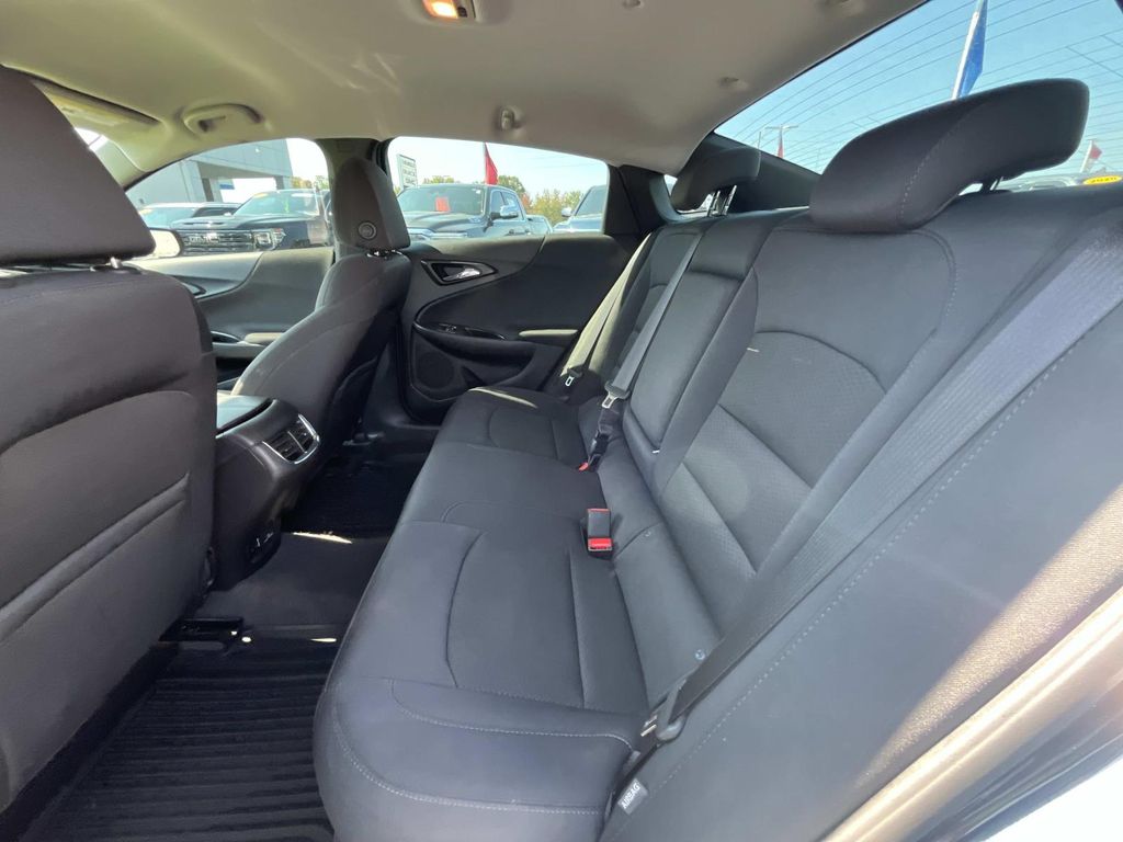 2016 Chevrolet Malibu 1LT photo 12