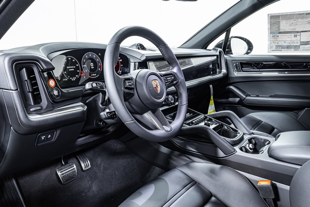 2025 Porsche Cayenne S photo 4