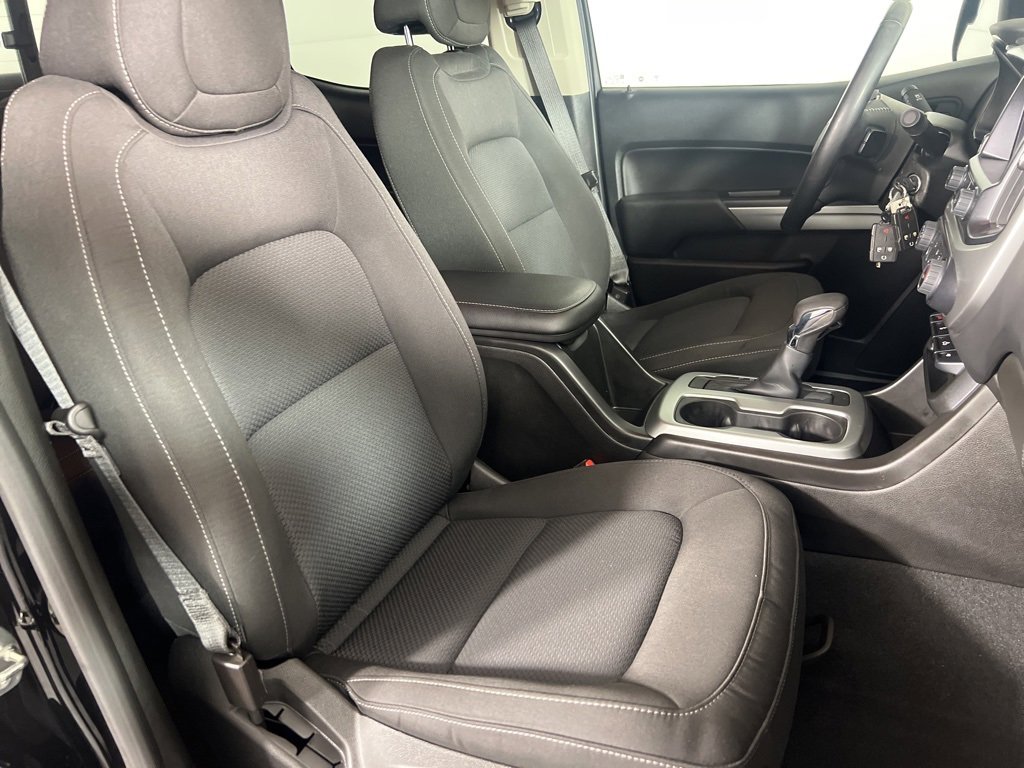 2022 Chevrolet Colorado LT photo 2