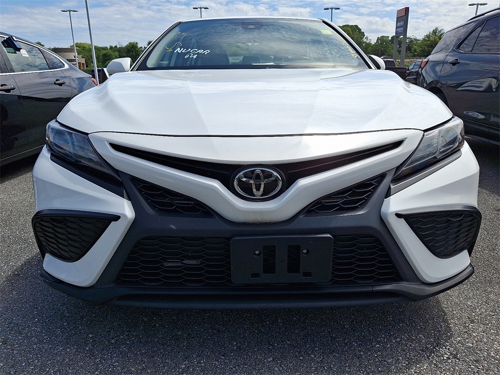 2022 Toyota Camry SE photo 2
