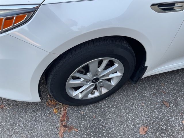 2016 Kia Optima LX photo 2