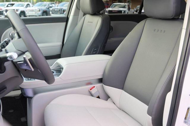 New 2026 White Hyundai SEL image 9