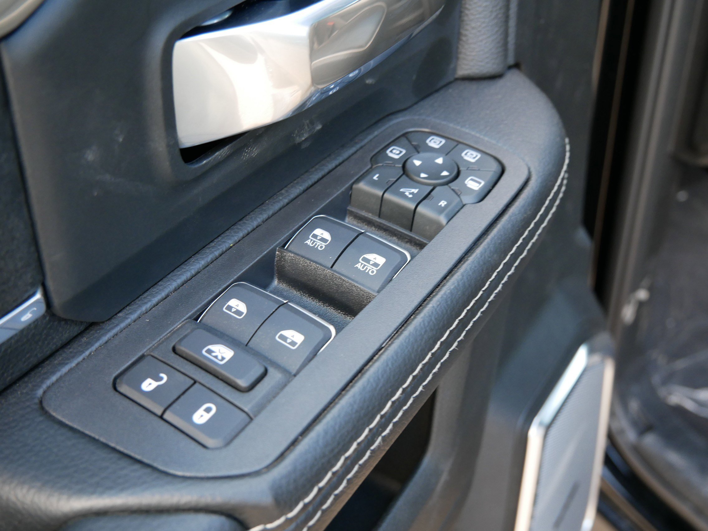 2026 Ram 2500 Laramie photo 12
