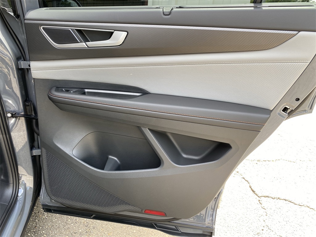 2025 Volkswagen Atlas Peak Edition SE photo 39