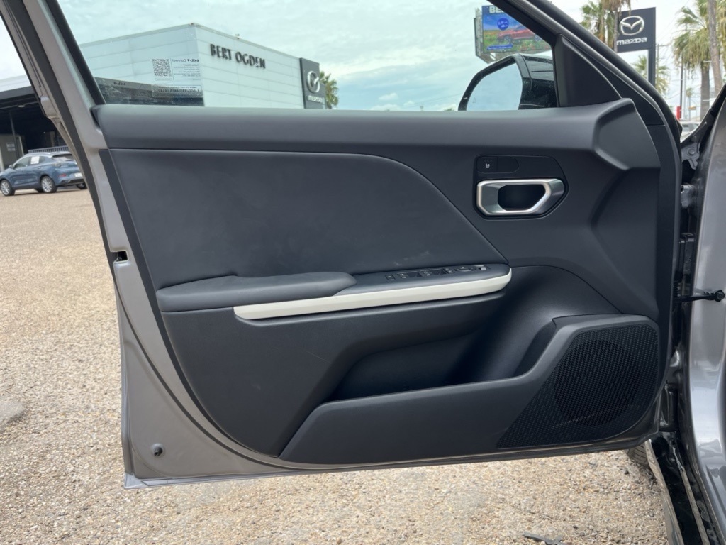 2025 Kia K4 GT-Line photo 12
