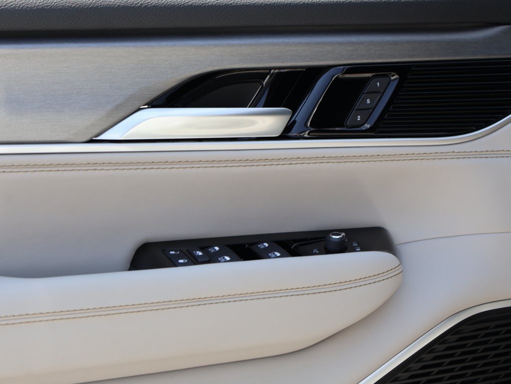 2025 Jeep Wagoneer L Series III photo 22
