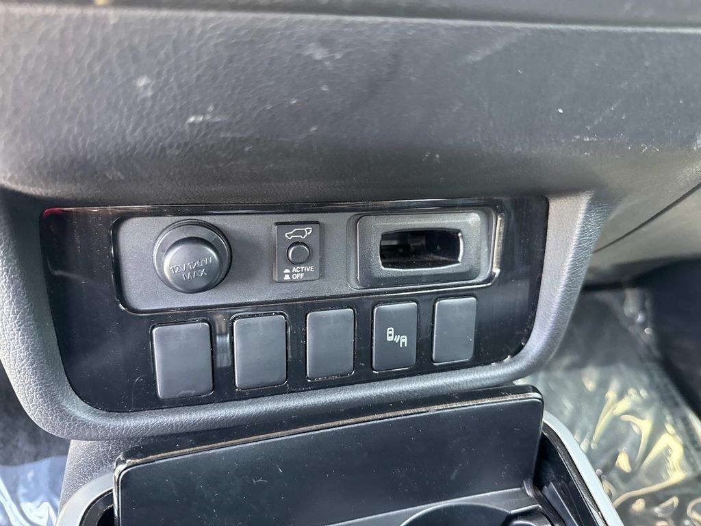 2018 Mitsubishi Outlander PHEV SEL photo 28