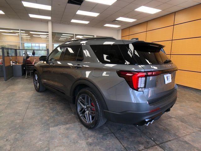 2025 Ford Explorer ST photo 6